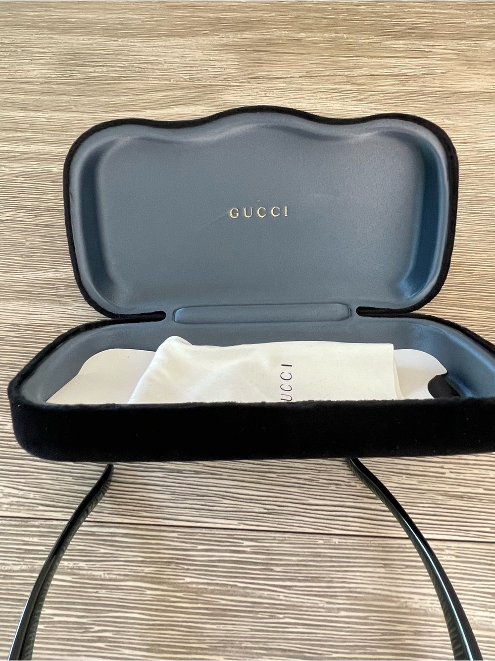 Men’s Gucci Sunglasses -
Green w/ grey lenses - Picture 6 of 9